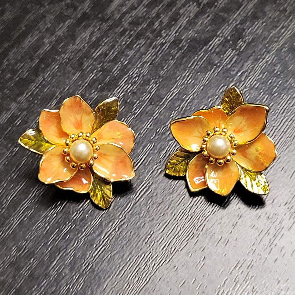 Joan Rivers Signed Gold Tone Orange Enamel Flower Clip-On Earrings Pearl Center